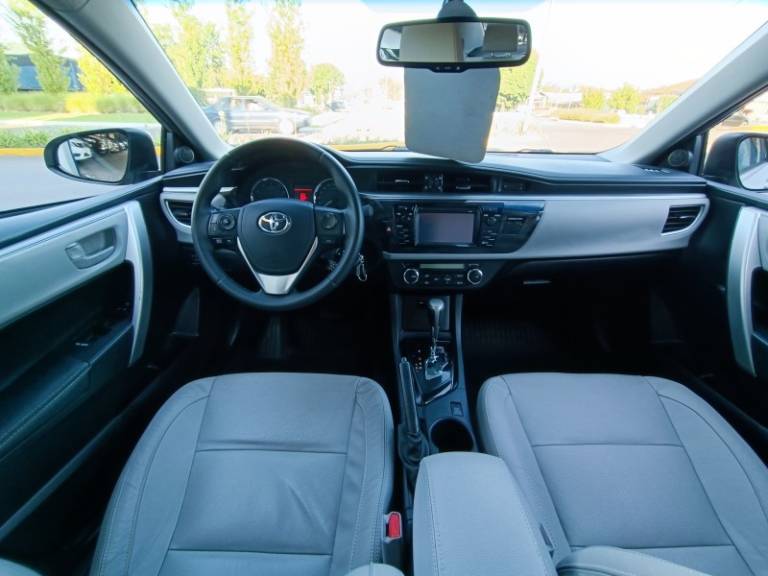 TOYOTA - COROLLA - 2014/2015 - Prata - R$ 88.900,00