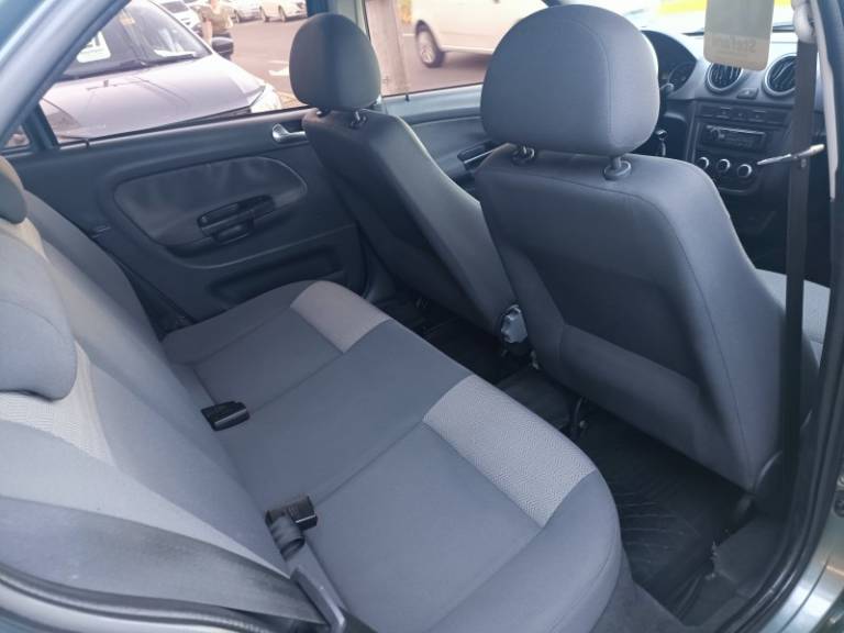 VOLKSWAGEN - VOYAGE - 2008/2009 - Cinza - R$ 33.900,00
